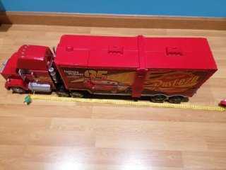 Camión Mack circuito de carreras Rayo Mcqueen