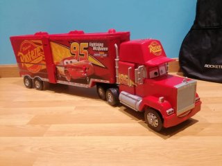 Camión Mack circuito de carreras Rayo Mcqueen