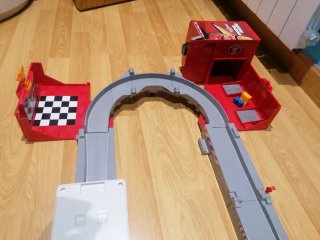 Camión Mack circuito de carreras Rayo Mcqueen