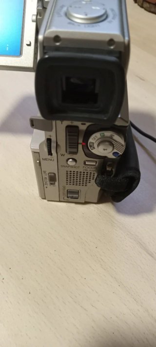 Videocámara JVC Plata y Negra
