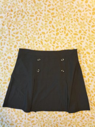 Falda mini negra plisada