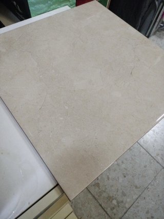7 Baldosas de cerámica color crema Tamaño: 45x45cm