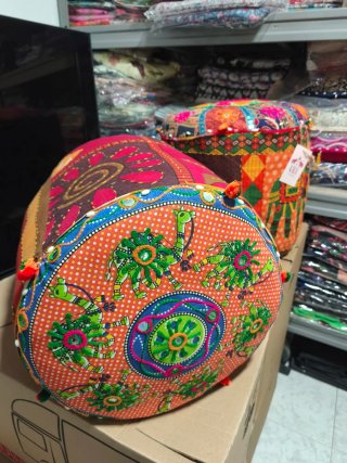 Puff otomano tela multicolor Kala 35€ u