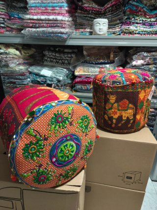 Puff otomano tela multicolor Kala 35€ u