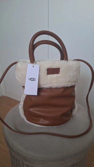 Bolso UGG de cuero y pelo