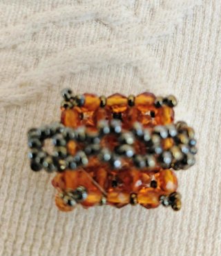 Anillo artesanal ámbar. Echo a mano. Estilo boho