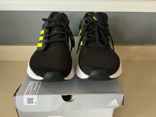 Zapatillas Adidas Galaxy 6 Negras y Amarillas