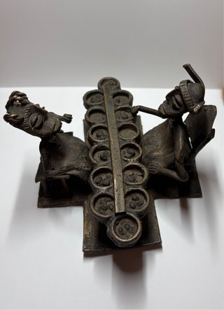 Escultura Africana de Bronce (Jugadores Mancala)