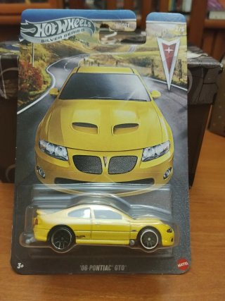 Hot Wheels '06 Pontiac GTO Plata