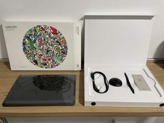 Wacom Intuos Pro M + Pro Pen 3D sin usar