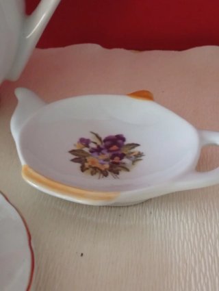 Lote cafetera/tetera vintage y platitos florales