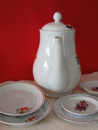 Lote cafetera/tetera vintage y platitos florales