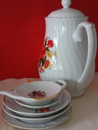 Lote cafetera/tetera vintage y platitos florales