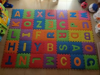 Alfombra de juegos letras.