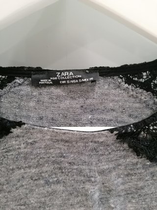 Blusa Zara gris con encaje negro Talla S