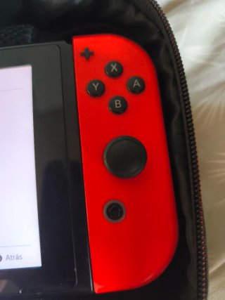 Nintendo Switch V2 + Accesorios + Maletín