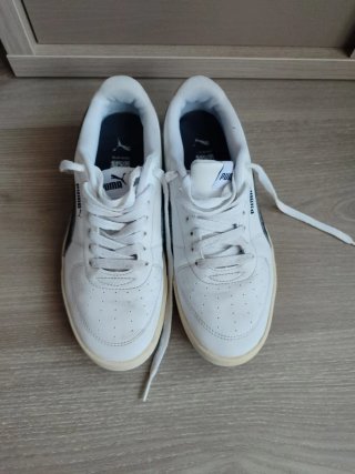 Zapatillas Puma Blancas y Rojas