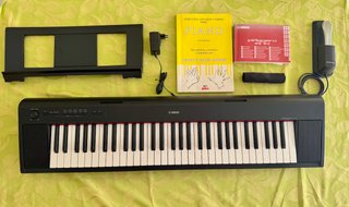 Teclado YAMAHA PIAGGERO NP-12B in ottime condizioni