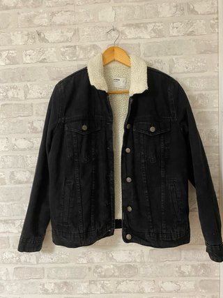 Chaqueta vaquera negra forrada hombre