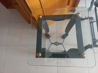 Mesa rinconera forja y cristal dorado