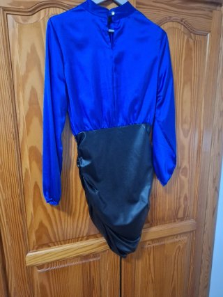 Vestido azul y negro