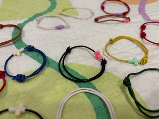 Lote 19 Pulseras con Cruces