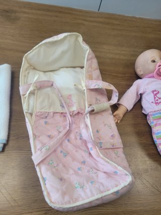 Cochecito de muñecas con bebé y accesorios