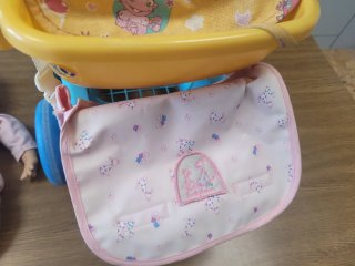 Cochecito de muñecas con bebé y accesorios