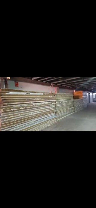 Panel sándwich 8cm grosor   1 m x 3m 35€ plancha
