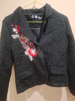 Chaqueta Desigual Talla 40 Bordada Flores.