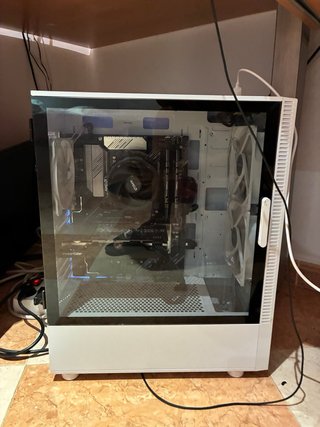 PC Gaming AMD con luces LED azules