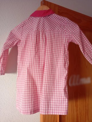 Bata escolar o babi rosa cuadros.   Talla 4
