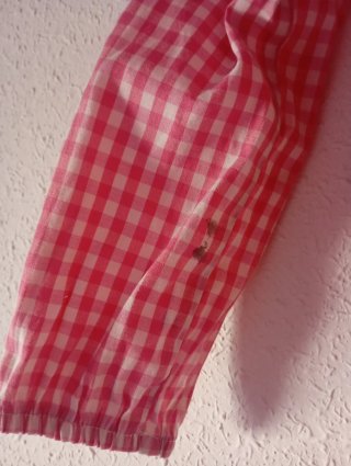 Bata escolar o babi rosa cuadros.   Talla 4