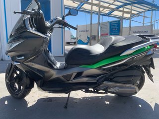 Kawasaki J300 Maxi Scooter Negra y Verde