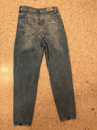 Pantalón vaquero Bershka mujer roto