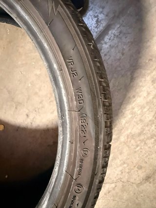 Neumático Bridgestone 225/40 R19 98W