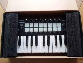 Novation Launchkey Mini Controlador