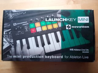 Novation Launchkey Mini Controlador