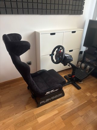 Playseat con volante y pedales Logitech