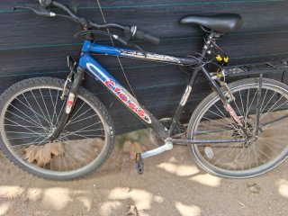 Bicicleta de montaña CROSS azul