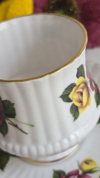 Taza y platillo porcelana inglesa floral