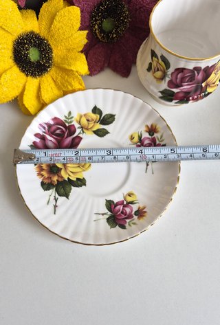 Taza y platillo porcelana inglesa floral