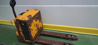 Transpaleta y apiladora eléctrica