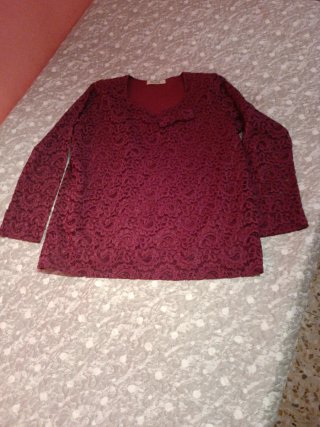 Blusa de encaje morado
