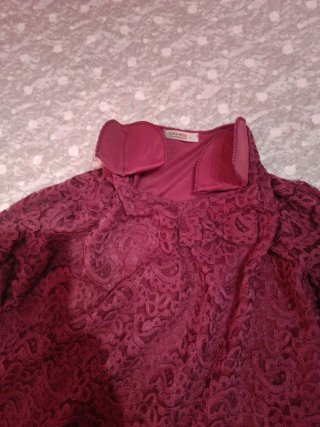 Blusa de encaje morado