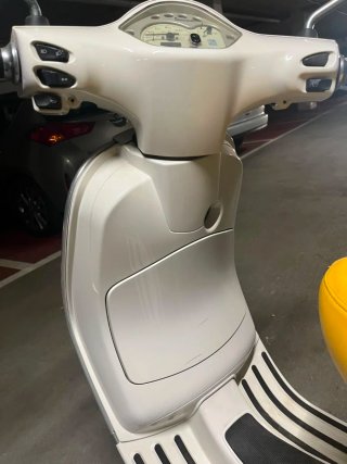 Vespa 125 cc Blanca Scooter
