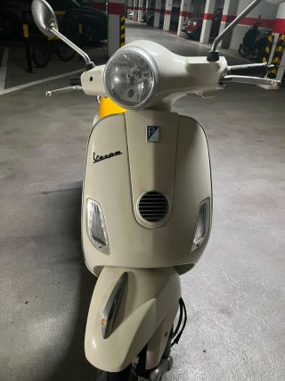 Vespa 125 cc Blanca Scooter