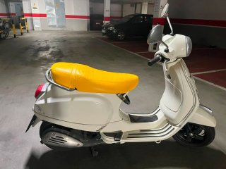 Vespa 125 cc Blanca Scooter