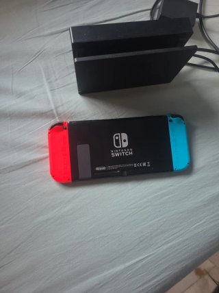 Nintendo Switch Azul/Rojo con Dock y Cargador