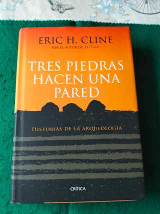 Tres piedras hacen una pared : historias de la ...